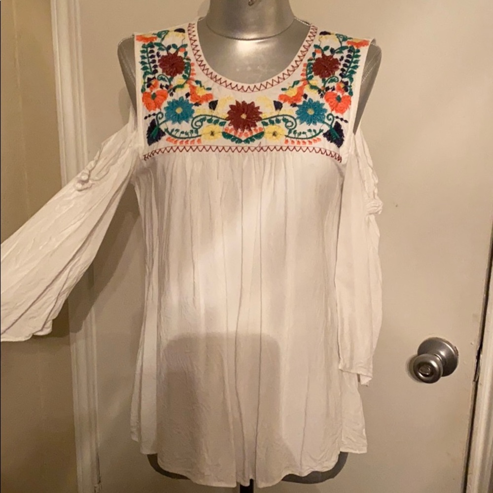 Embroidery open shoulder top